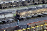Кыргызстан вернул Казахстану 29 вагонов с радиоактивным углем