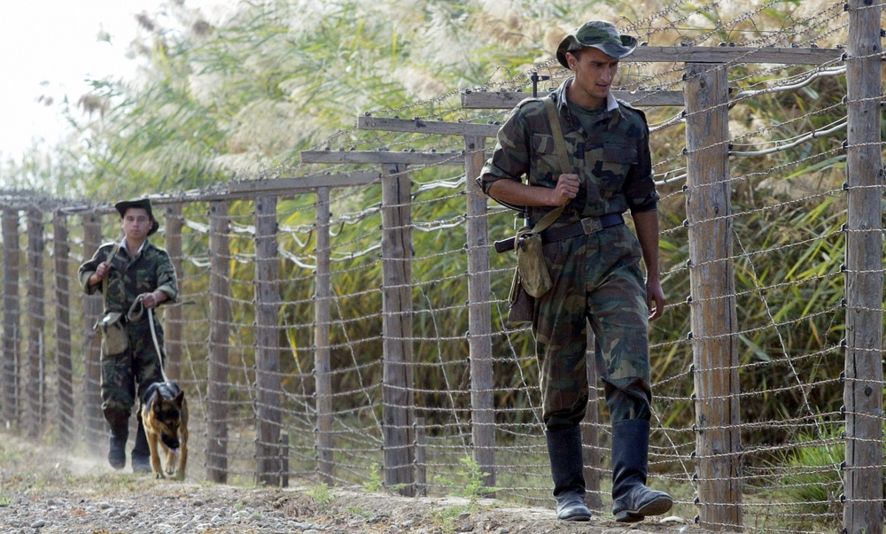 Таджикский пограничный патруль. Фото с сайта centralasiaonline.com