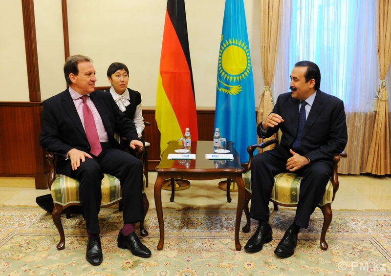 Карим Масимов с Послом Германии Г.Херцем. Фото с сайта flickr.com