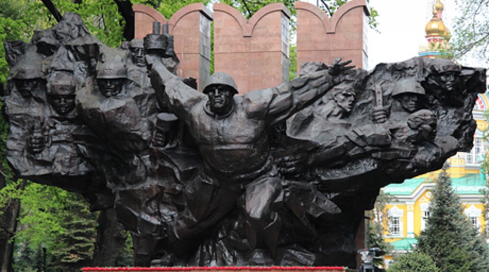 Памятник 28-ми героям-панфиловцам в Алматы. Фото Ярослав Радловский