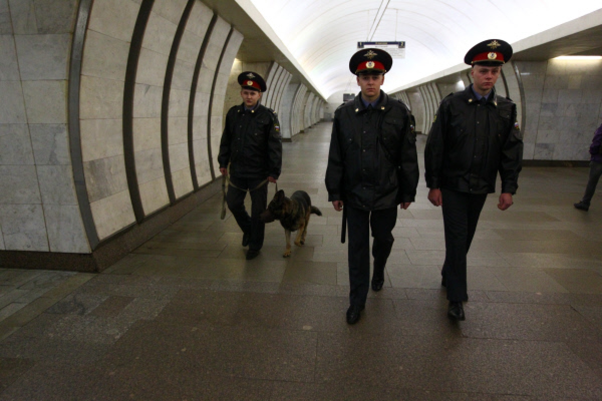 Милиция охрана Московского метрополитена