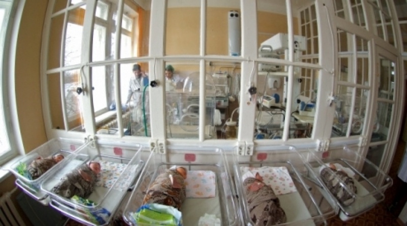 Новорожденные дети. ©РИА Новости/Константин Чалабов