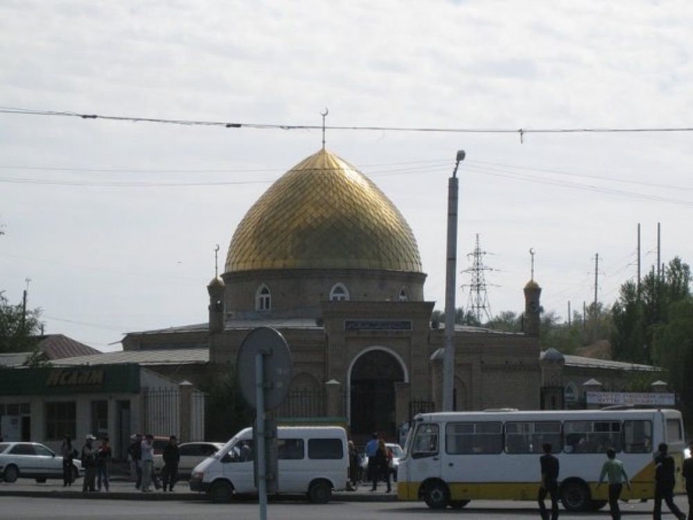 Мечеть на площади Ордабасы в Шымкенте. Фото с сайта vesti.kz