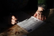 Топ-менеджеры "Коммерсанта" уволены за публикацию фото бюллетеня с нецензурной надписью 