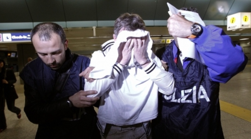 Задержание Валерия Толмачева. Фото REUTERS/Alessandro Bianchi©