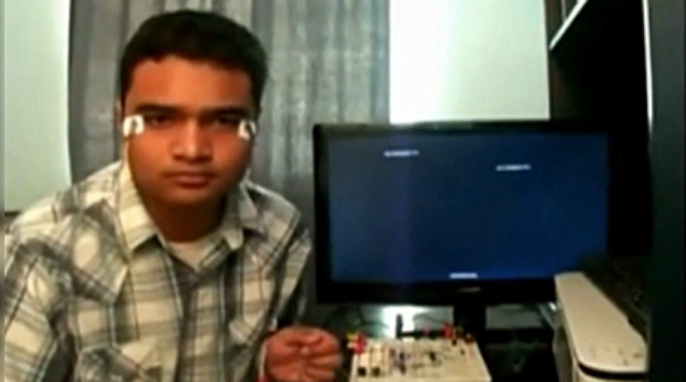 17–летний житель Гондураса самостоятельно сконструировал систему визуального контроля, способную заменить людям с ограниченными возможностями клавиатуру и мышь. Фото с сайта bfm.ru