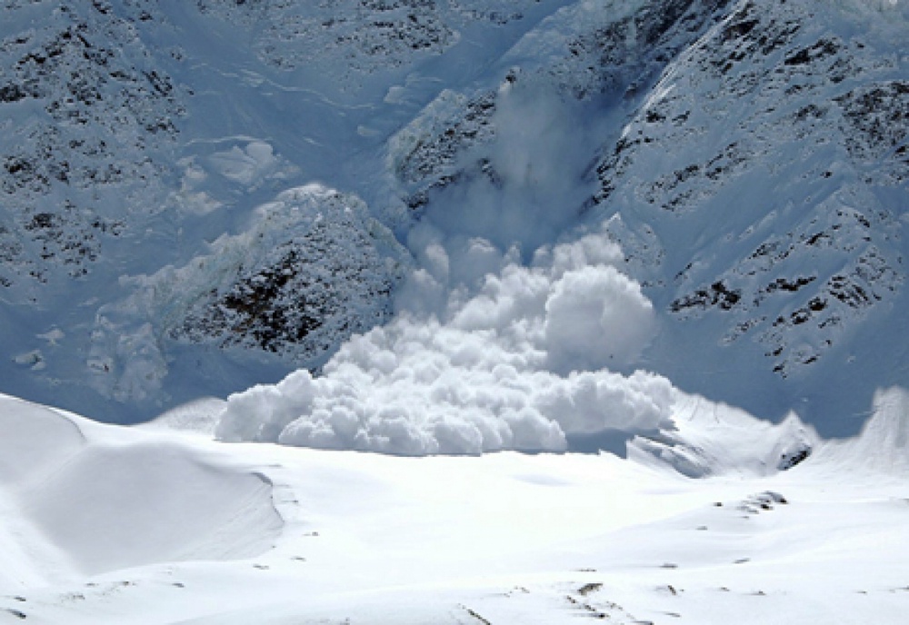 Сход снежной лавины. Фото с сайта vesti.kz