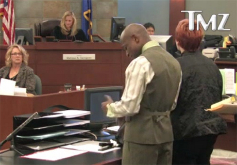 Флойд Мейвезер в суде. Кадр видеозаписи с сайта TMZ.com