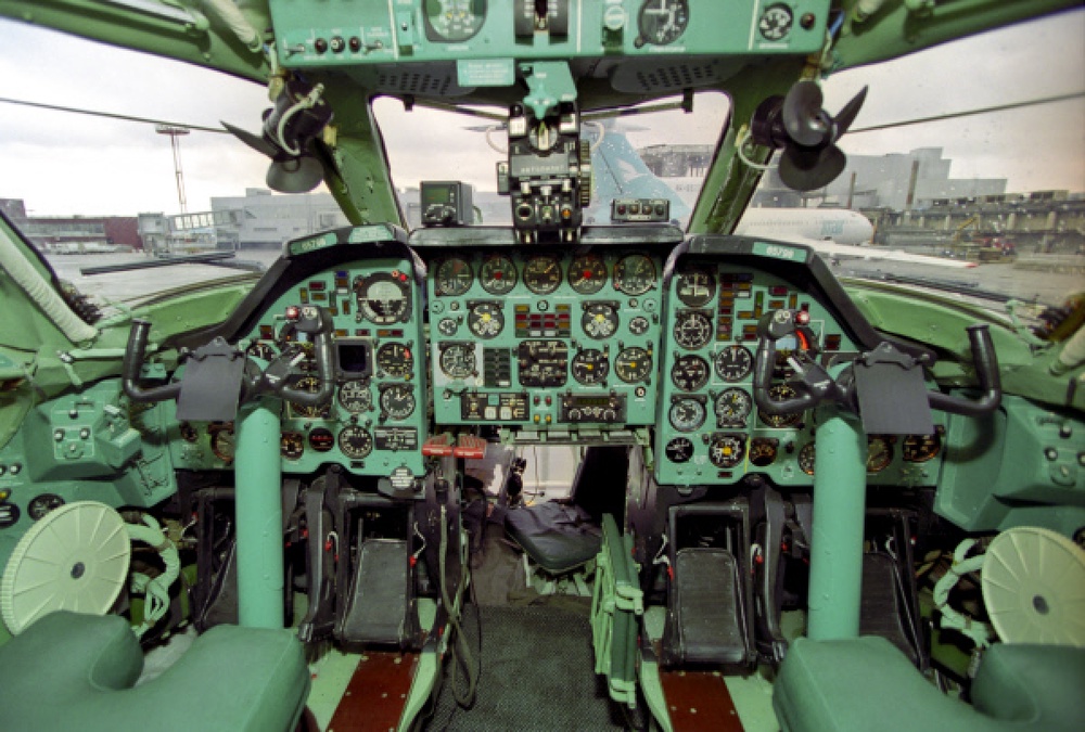 В кабине пилота самолета ТУ-134. Фото РИА Новости©