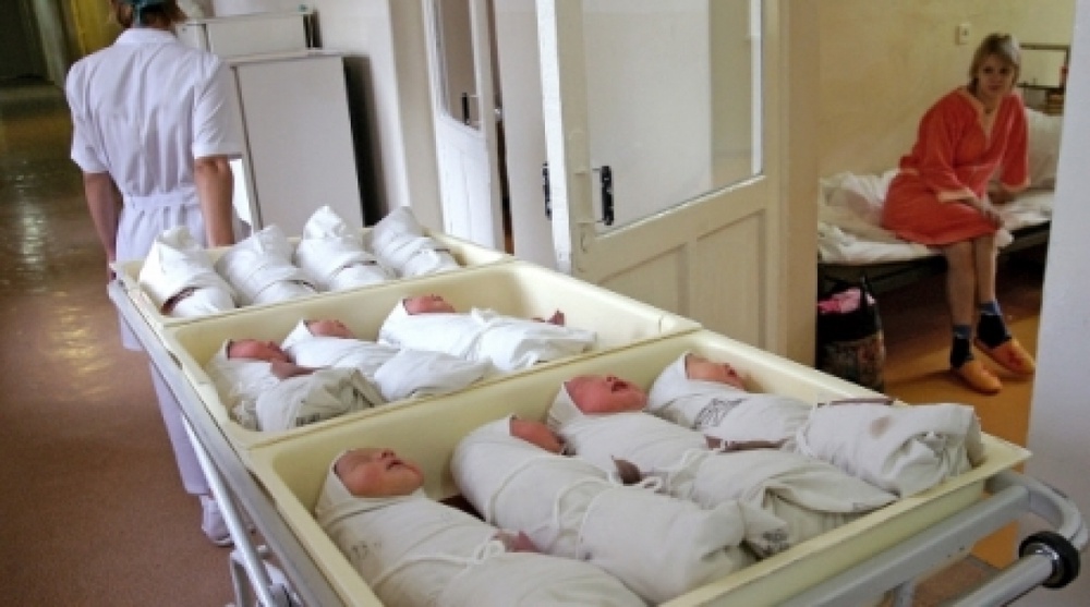 Новорожденные дети. Фото ©РИА Новости/Сергей Венявский