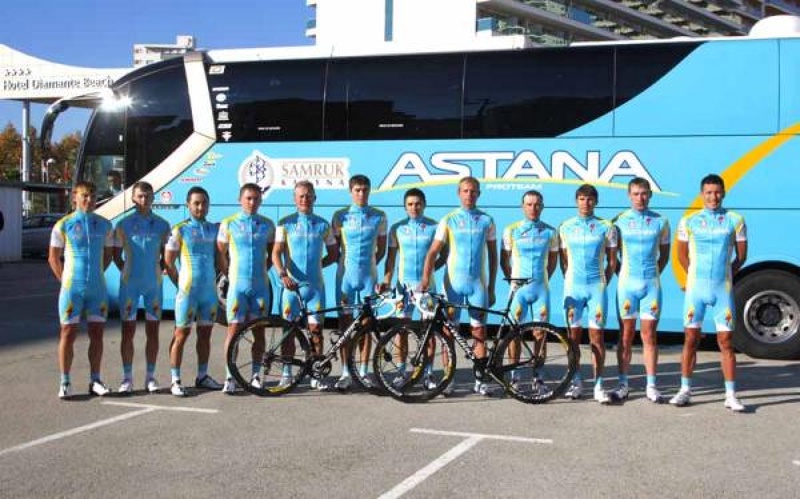 Велогруппа "Астана". Фото с сайта Сyclingnews.com