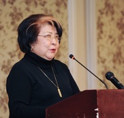 Алтыншаш Джаганова вновь возглавила партию "Руханият"