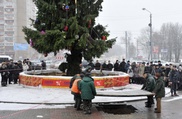 Мать с ребенком провалились в промоину в Брянске