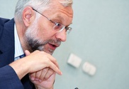 Марченко назвал причину обновления банкноты в 5 тысяч тенге