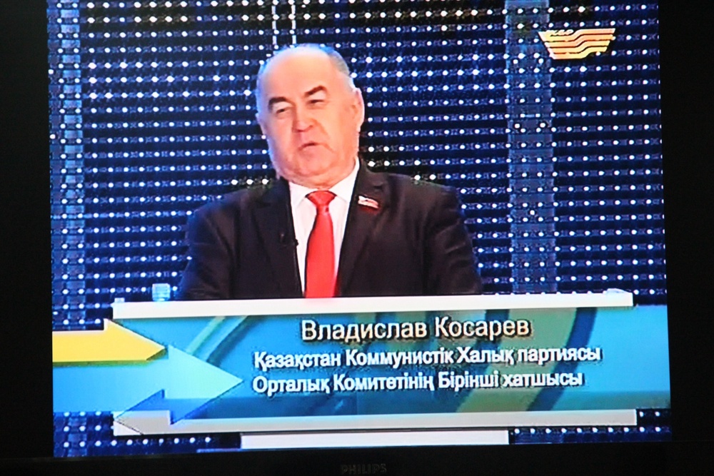 Лидер Коммунистической Народной партии Казахстана Владислав Косарев. Кадр с теледебатов на телеканале "Хабар".