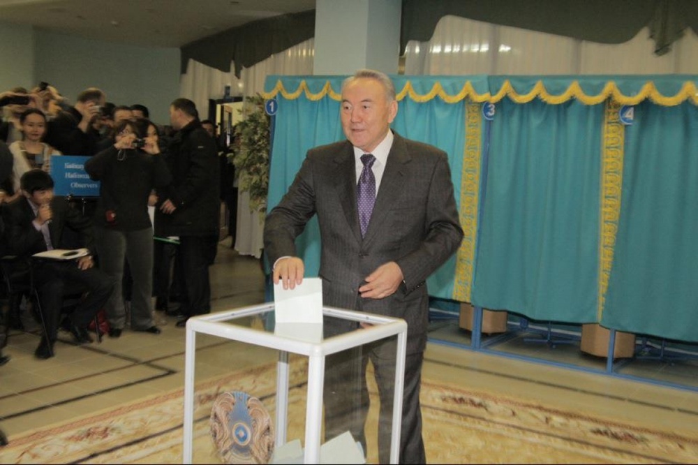 Нурсултан Назарбаев на парламентских выборах.  Фото Даниал Окасов©