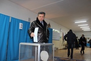 Аким Мангистауской области проголосовал в Жанаозене