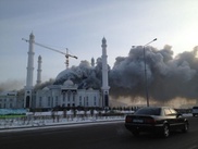 ФОТО и ВИДЕО: В Астане горит новая мечеть "Хазрет Султан"
