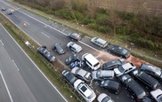 50 автомобилей столкнулись на автобане в Германии
