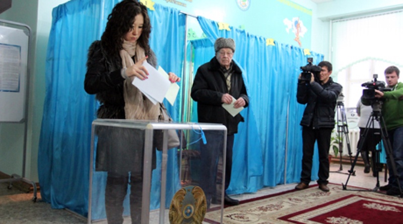 Голосование на избирательном участке в Алматы. Фото ©Ярослав Радловский