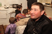 Акимат Астаны разоблачил многодетного отца-одиночку