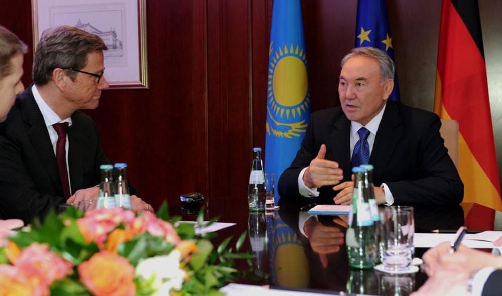  Президент Казахстана Нурсултан Назарбаев во время визита в Германию. Фото пресс-службы Президента©
