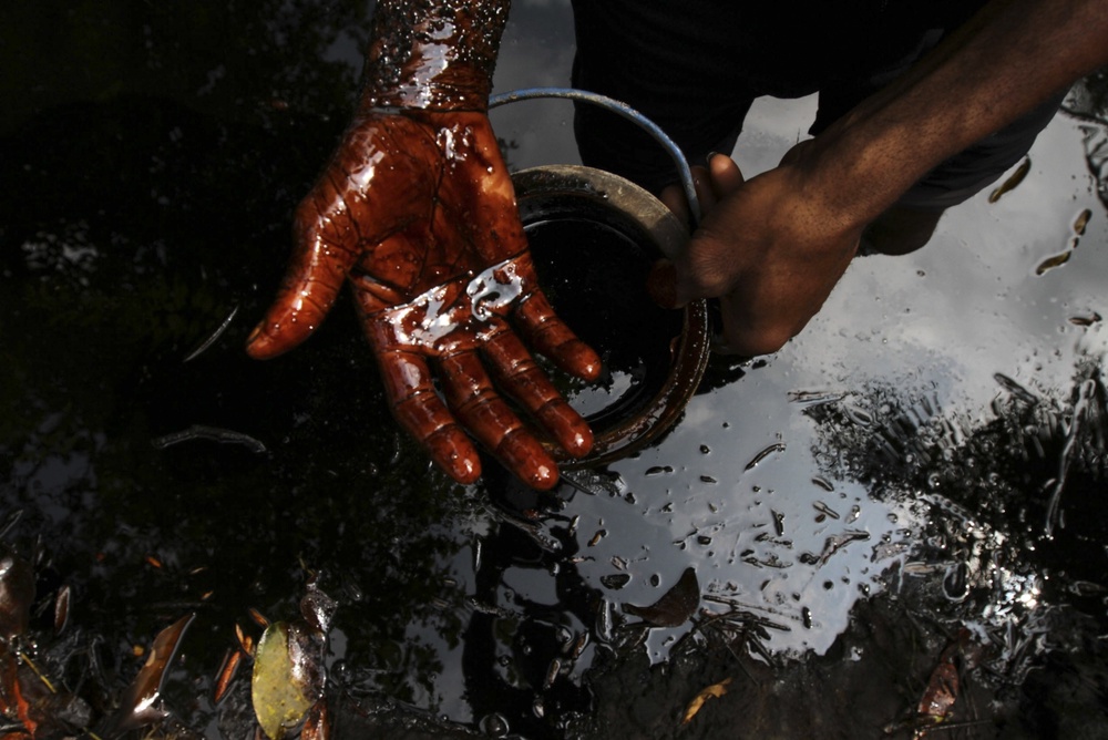Разлив нефти. Фото ©REUTERS
