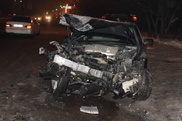 ФОТО: В Алматы автомашина Lexus врезалась в дерево