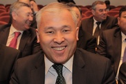 Абенов разъяснил запрос о компьютерной грамотности и казахском языке в Интернете