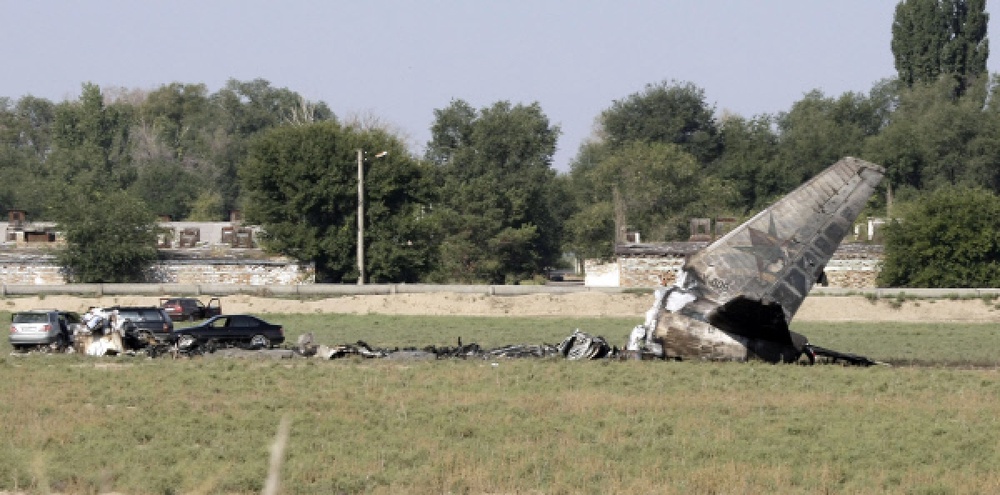 На месте крушения самолета Боинг-737-200, совершившего аварийную посадку в районе аэропорта "Манас". Фото РИА Новости©