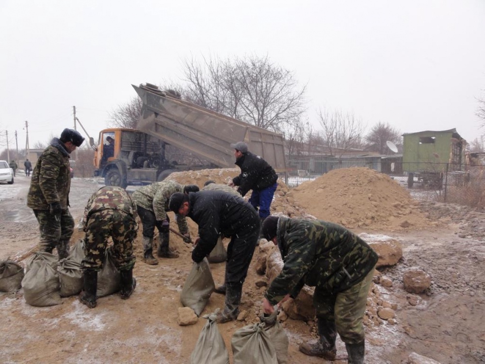В Южно-Казахстанской области продолжаются работы по ликвидации последствий подтоплений. Фото с сайта emer.kz