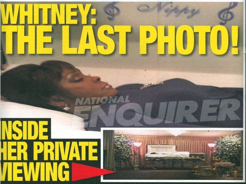 Фотография мертвой Уитни Хьюстон, опубликованная таблоидом National Enquirer