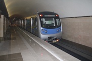 В метро Алматы поезд задержался на час