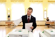 Медведев проголосовал на выборах президента России