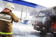 ФОТО: В Астане при пожаре на АЗС пострадал водитель "КамАЗа"