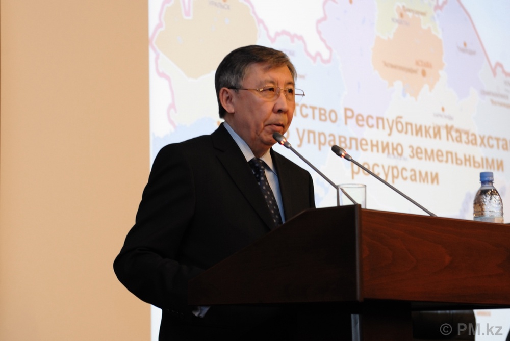 Глава агентства по управлению земельными ресурсами Кадырхан Отаров. Фото с сайта pm.kz