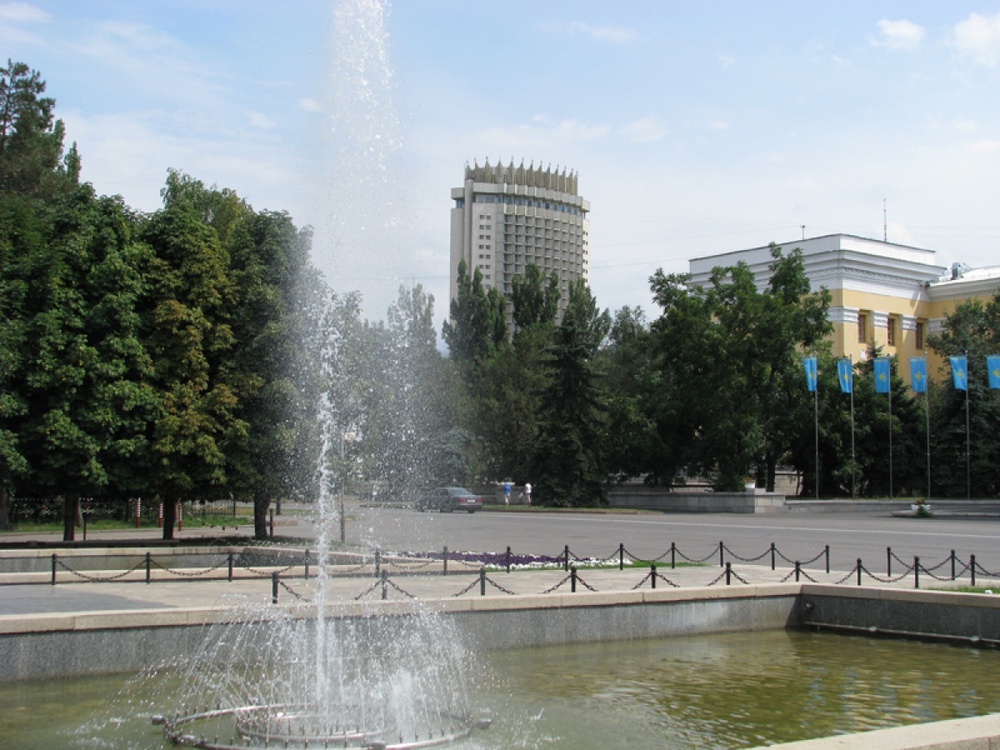 Алматы, вид на гостиницу "Казахстан". Фото с сайта almaty.kz