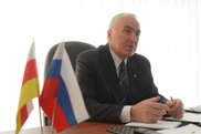 На президентских выборах в Южной Осетии лидирует экс-глава КГБ