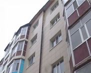В Караганде жители треснувшего элитного дома перекрыли проспект