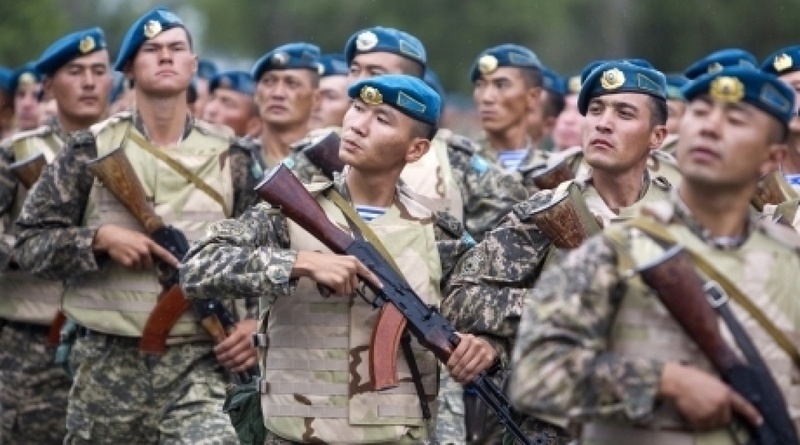 Казахстанская армия. Фото REUTERS/Shamil Zhumatov©