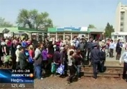 Жители станции Шу перекрыли железную дорогу