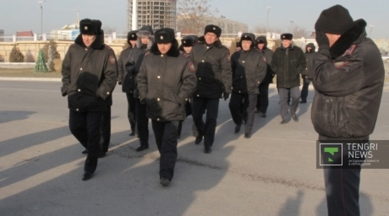 Сотрудники правоохранительного органа. Фото Даниал Окасов©