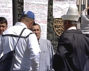 Отставки столичного мэра и министра образования требовали митингующие в Бишкеке