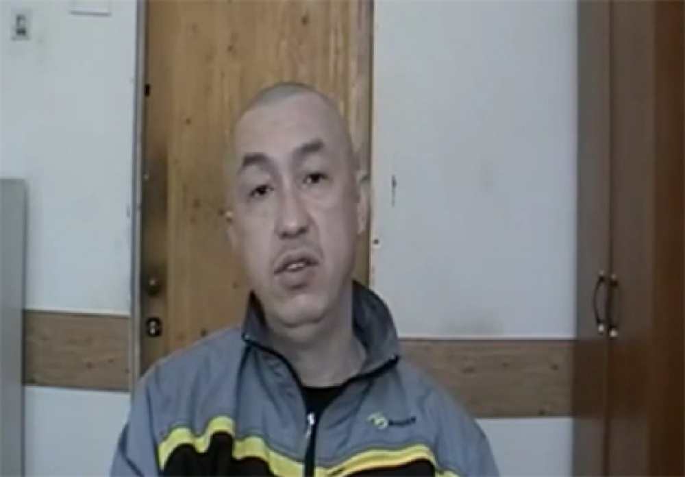 Руслан Симбинов рассказывает о том, как подсел на наркотики. Кадр видео с youtube.com 