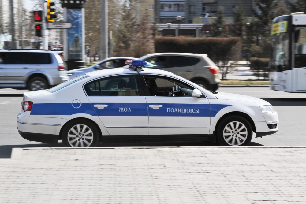 Дорожная полиция патрулирует улицу. Фото Даниал Окасов©