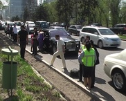 ФОТО: В Алматы стреляли из свадебного кортежа