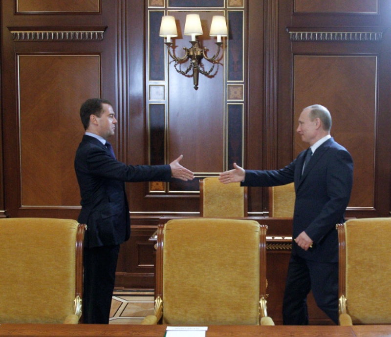Президент РФ Дмитрий Медведев (слева) и председатель правительства РФ, избранный президент РФ Владимир Путин. Фото ©РИА НОВОСТИ