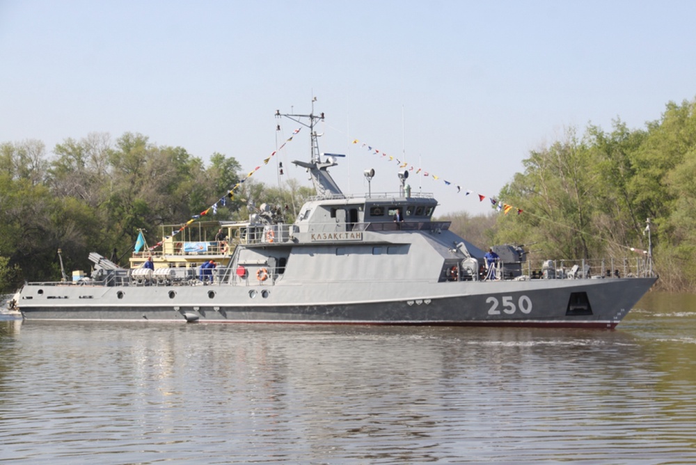 ФОТО: Первый казахстанский ракетный корабль спущен на воду в Уральске