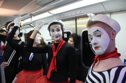 ФОТО: В алматинском метро прошло театрализованное представление