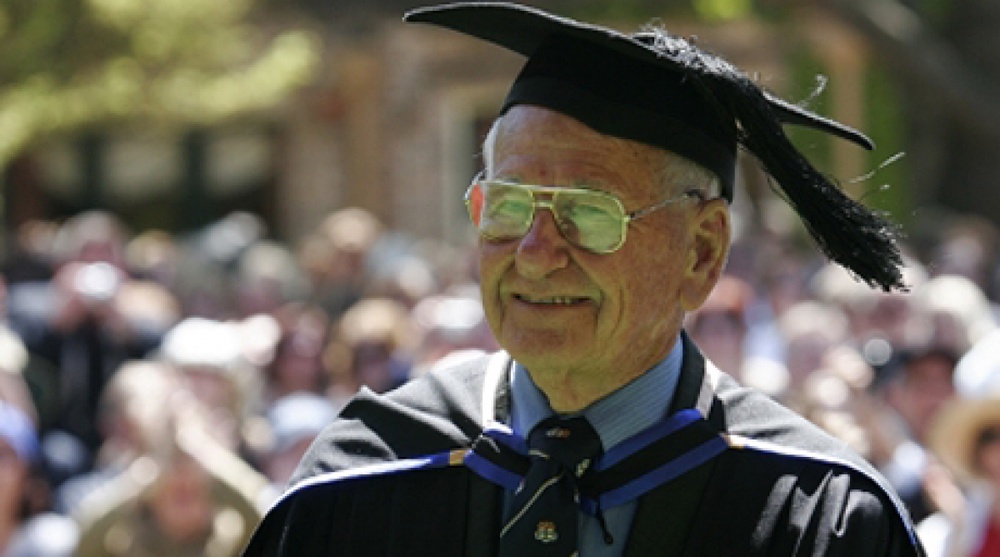 Алан Стюарт. Фото с сайта alumni.une.edu.au